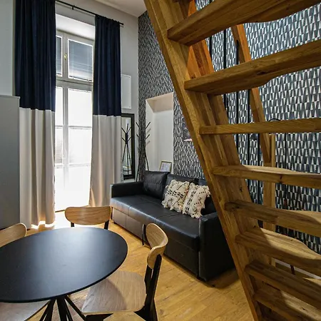 Apartment Main Train Station Close To The The Main Square! *